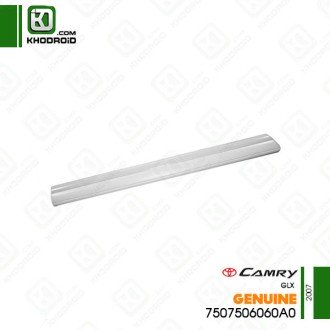 زه روی درب عقب تویوتا کمری GLXو 2007 صدفی سمت شاگرد جنیون 7507506060a0