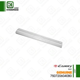 زه روی درب جلو تویوتا کمری GLXو 2007 نقره ای سمت راننده جنیون 7507206040B0