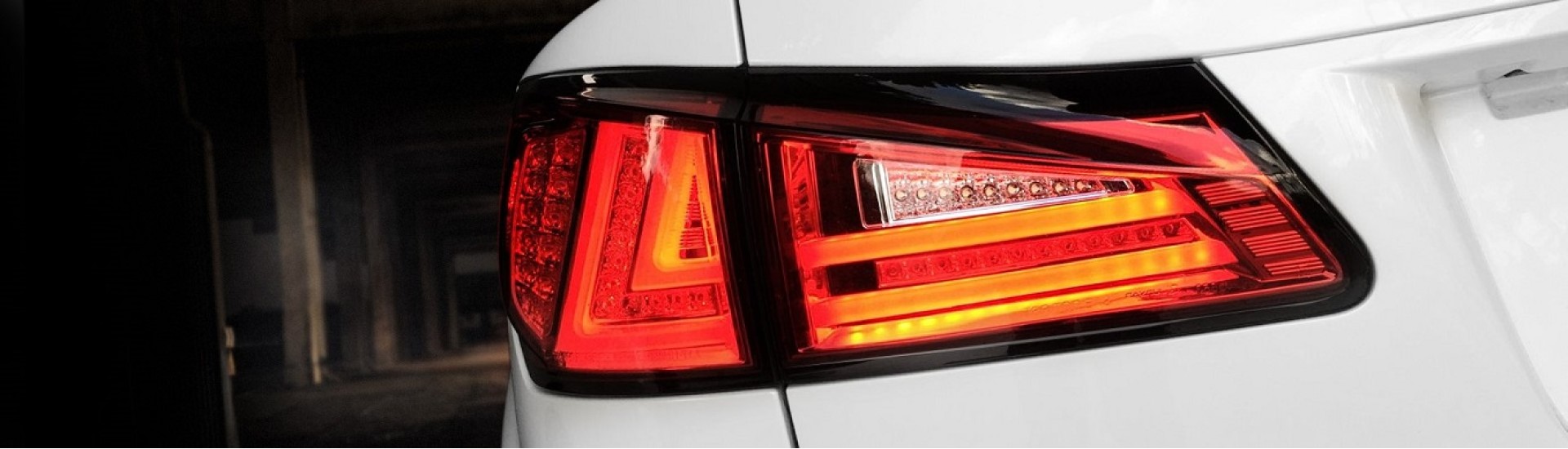 چراغ خطر عقب بنز B کلاس b 180 cdi 2008 
